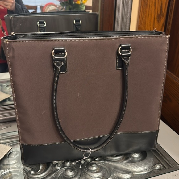 Targus Radiance Notebook Tote Brown and Black Bag - Picture 6 of 11